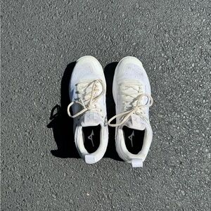 Women’s Mizuno volleyball shoes